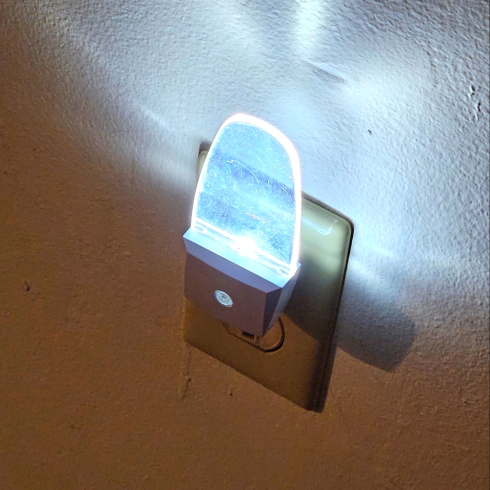 ⚠️Free bundle item- LED nightlight plug in